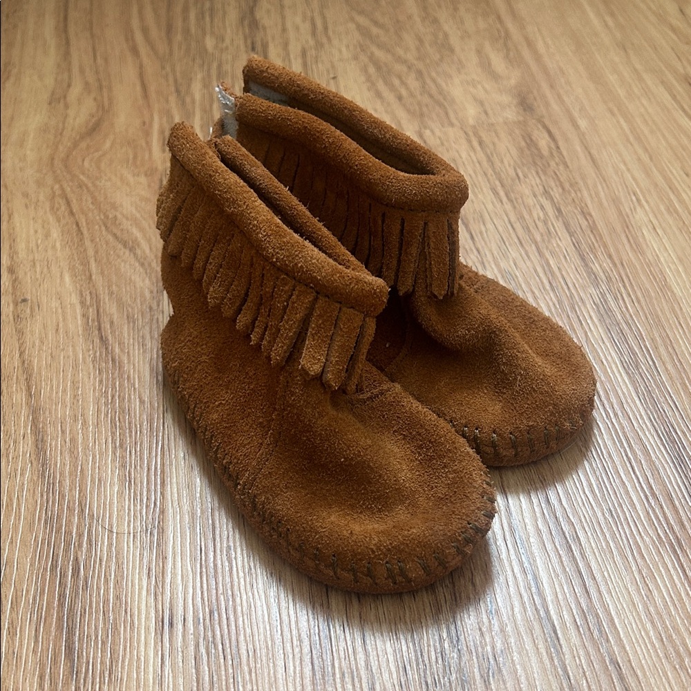 Minnetonka Tan Kids Moccasins size 5